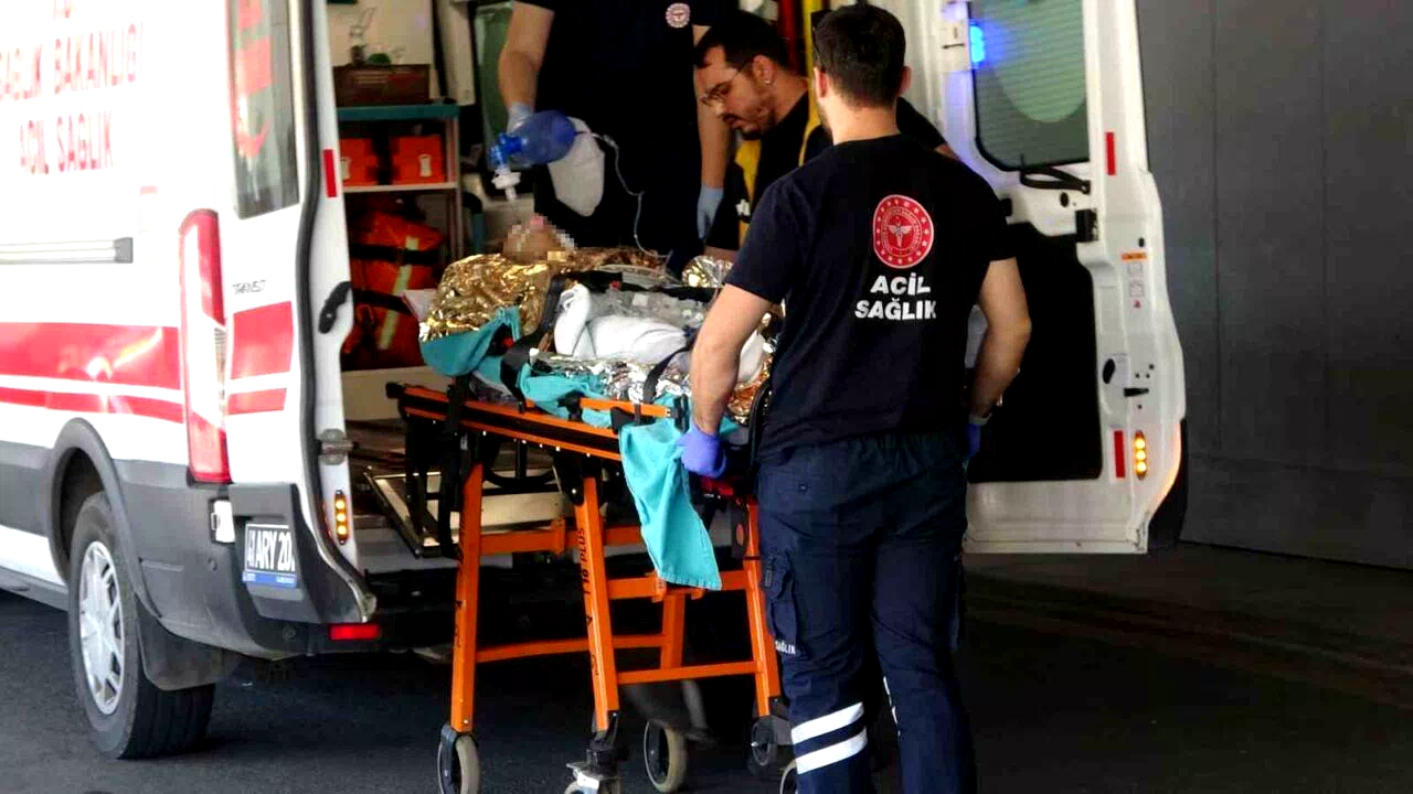 Serinlemek için girdiği denizde boğulma tehlikesi geçirdi: 17 yaşındaki gencin durumu ağır