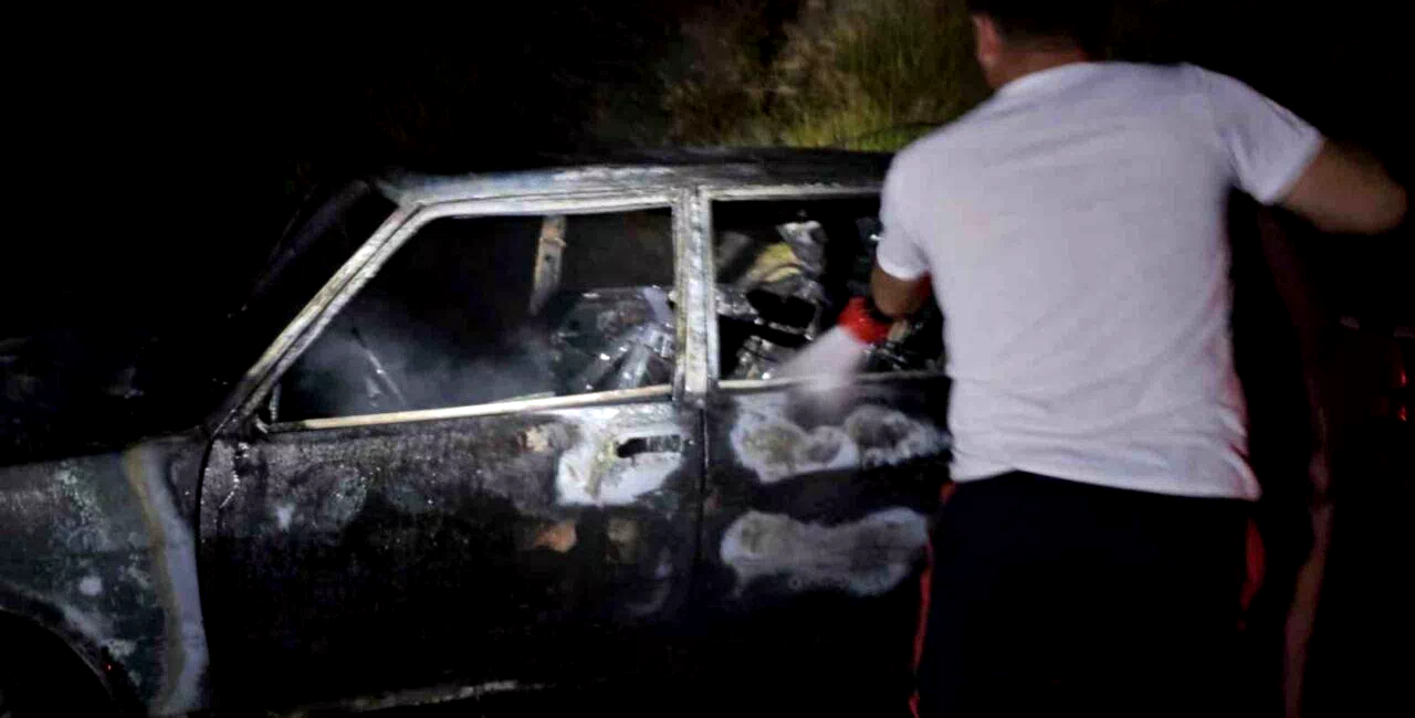 Seyir halindeki Fiat Tofaş otomobil alev alev yandı