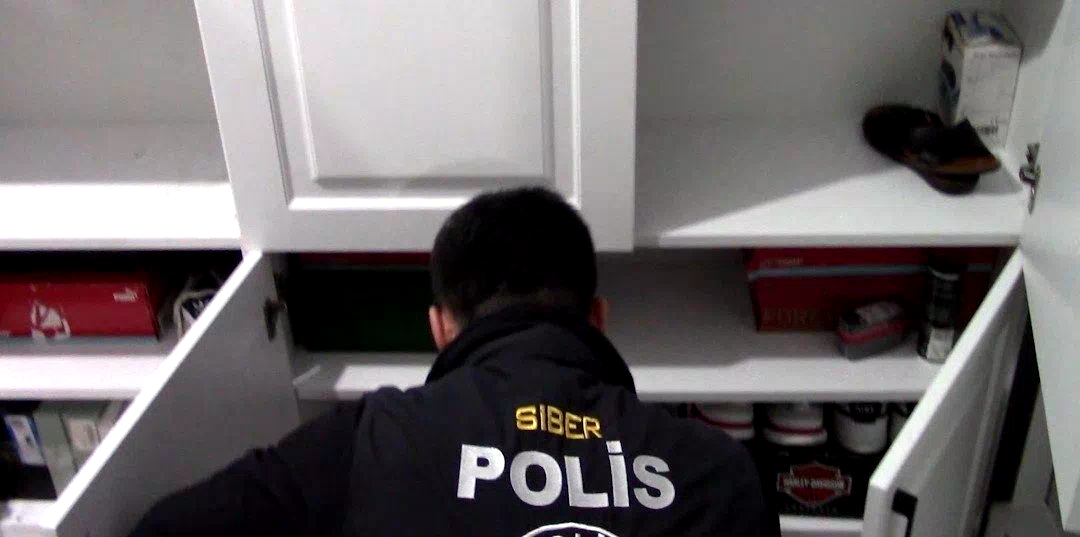 “Siber Suçlara Karşı 5 İlde Eş Zamanlı Operasyon: 12 Zanlı Yakalandı, 10’u tutuklandı”