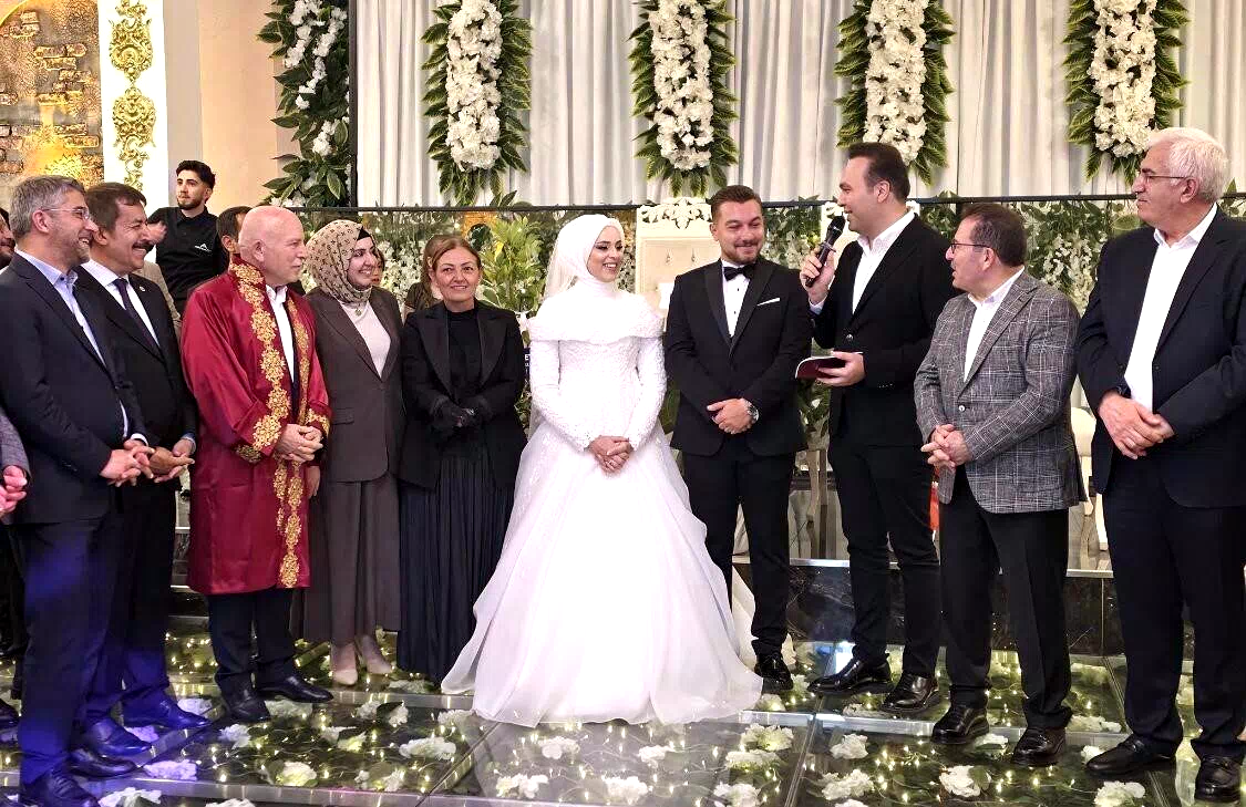Sıla Kınalı ile Mehmet Akif Dorman dünyaevine girdi
