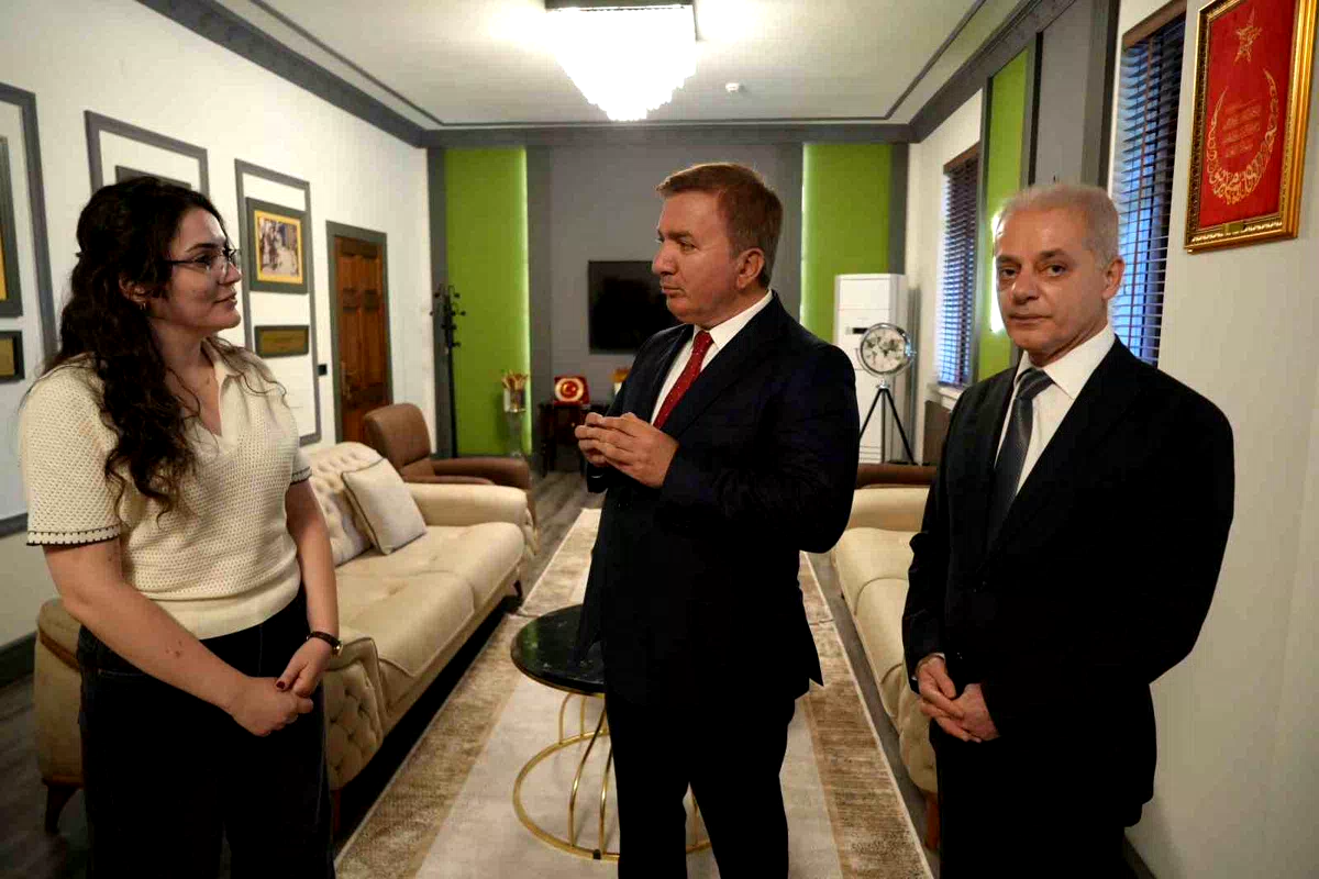 Silahlı saldırıda bacağını kaybetmişti: Şimdi başhekim oldu