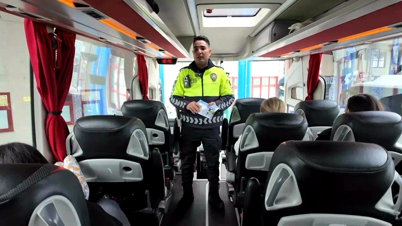 Sinop Emniyeti’nden sürücü ve yolculara hayati uyarılar