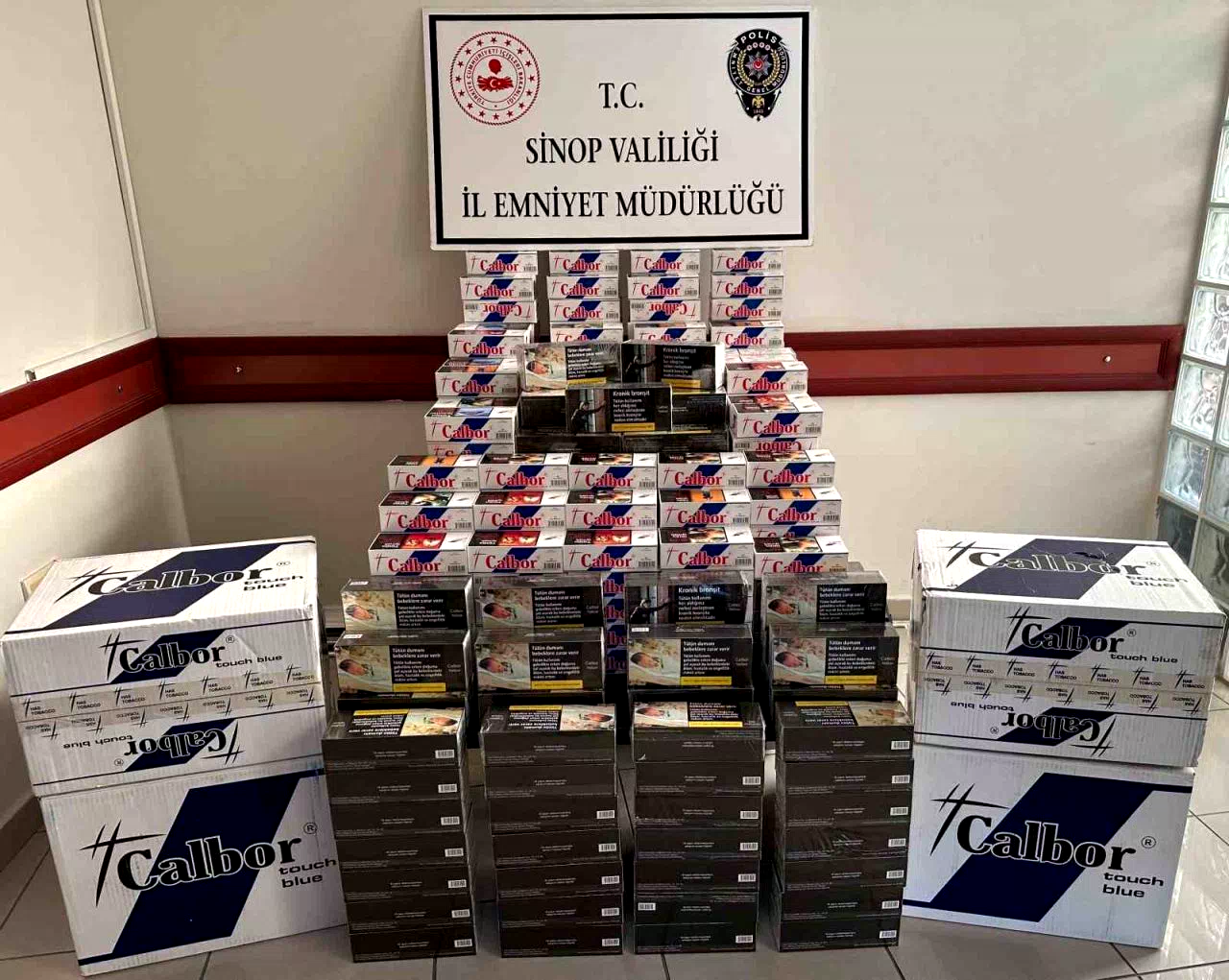 Sinop emniyetinden kaçakçılık ve uyuşturucuya eş zamanlı darbe