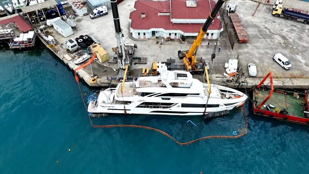 Sinop Limanı’nda batan lüks yat 7 günlük çalışmayla kurtarıldı