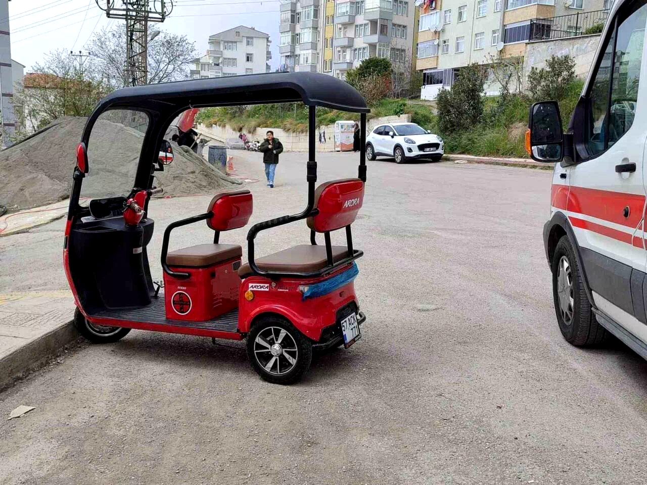 Sinop’ta 3 tekerlekli motosiklet devrildi: 2 yaralı