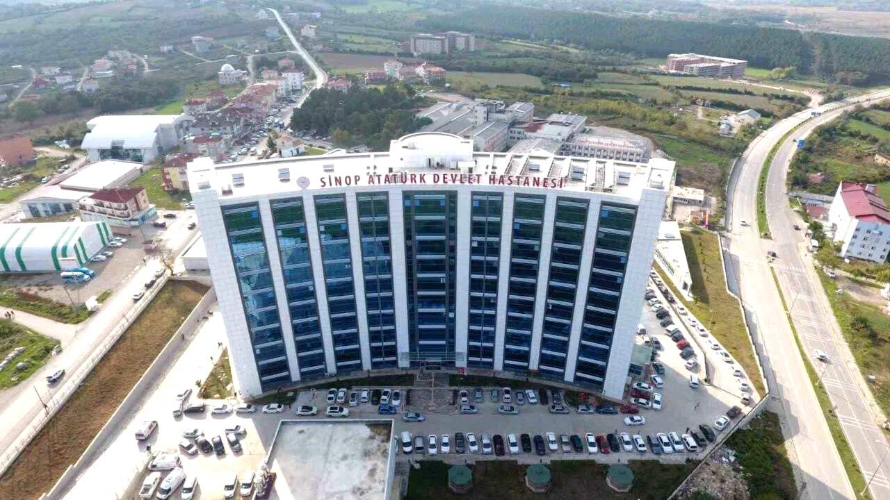 Sinop’ta bıçaklı kavga: 1’i ağır 2 yaralı