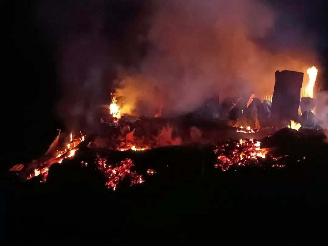 Sinop’ta bir yayla evi yangınında ev kullanılamaz hale geldi.