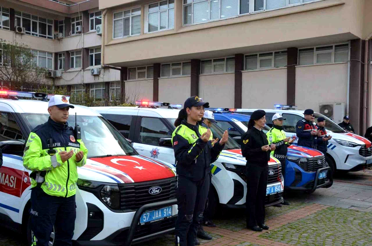 Sinop’ta emniyet ve jandarmaya 19 yeni araç tahsis edildi