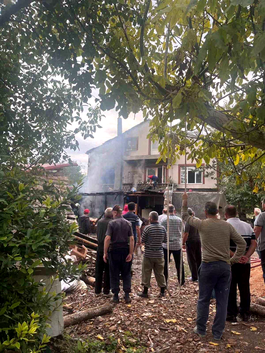 Sinop’ta ev yangını: Tüpün patlama anı kamerada