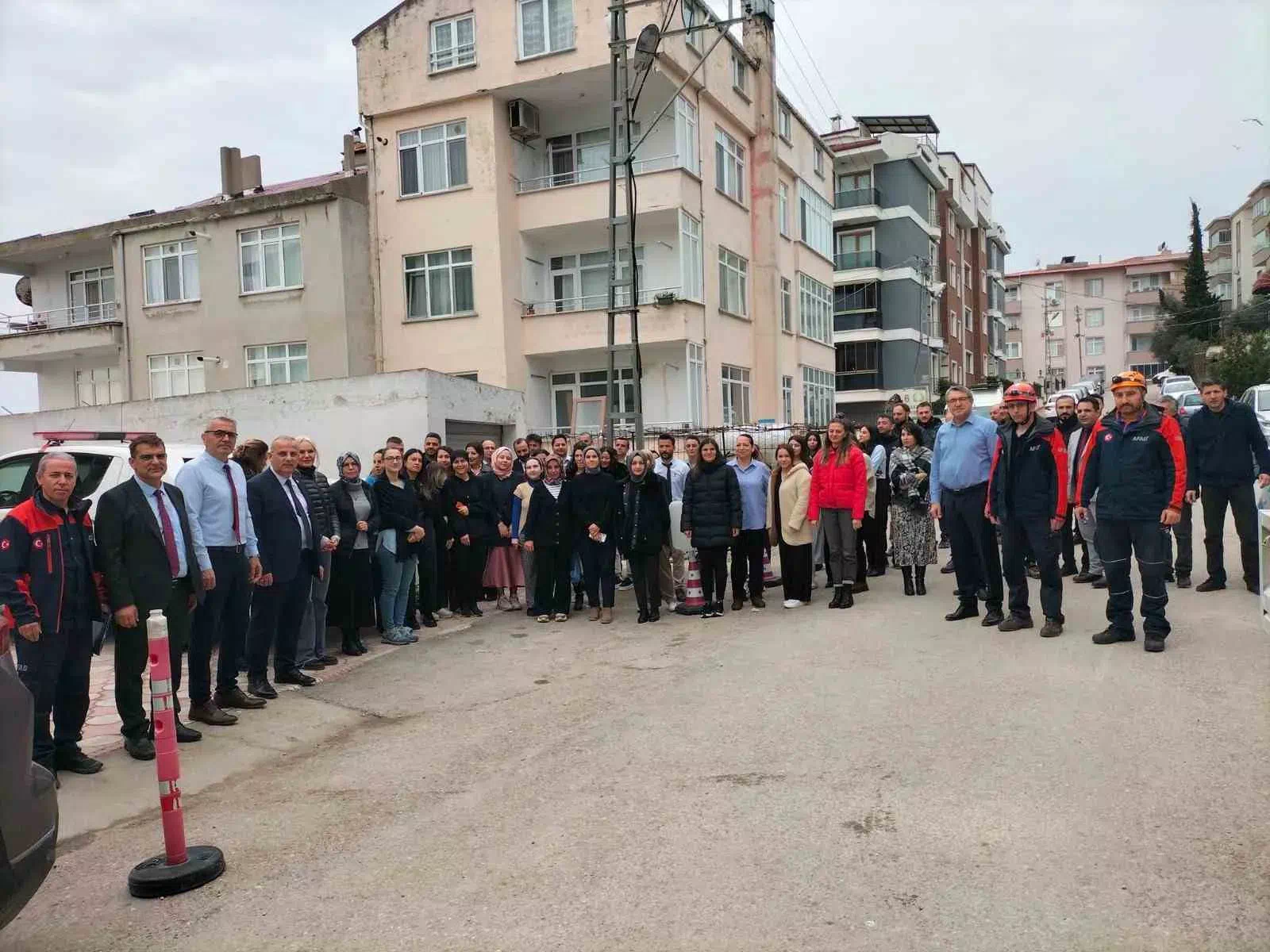 Sinop’ta Gençlik ve Spor İl Müdürlüğü Personellerine Yangın Tatbikatı Gerçekleştirildi.