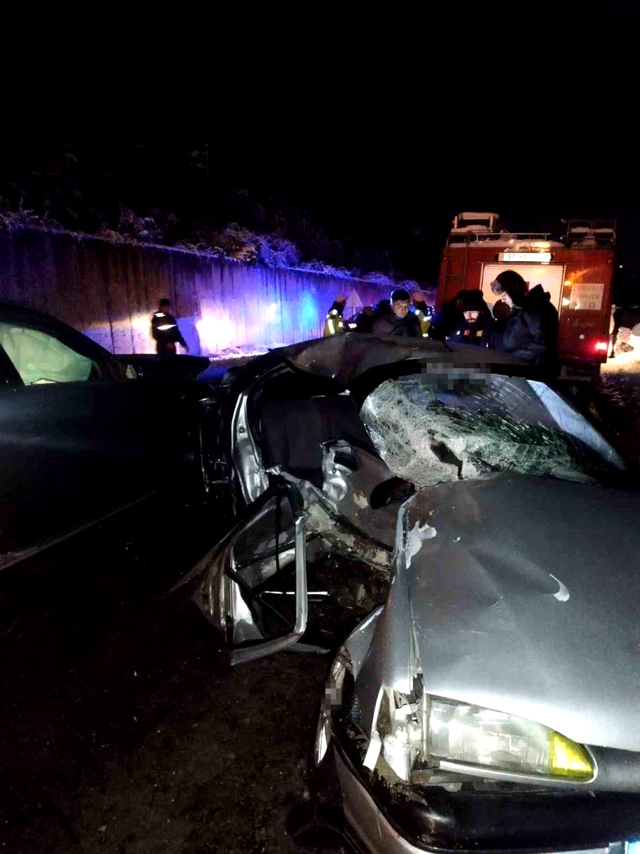 Sinop’ta iki otomobil kafa kafaya çarpıştı: 2 ölü, 3 yaralı