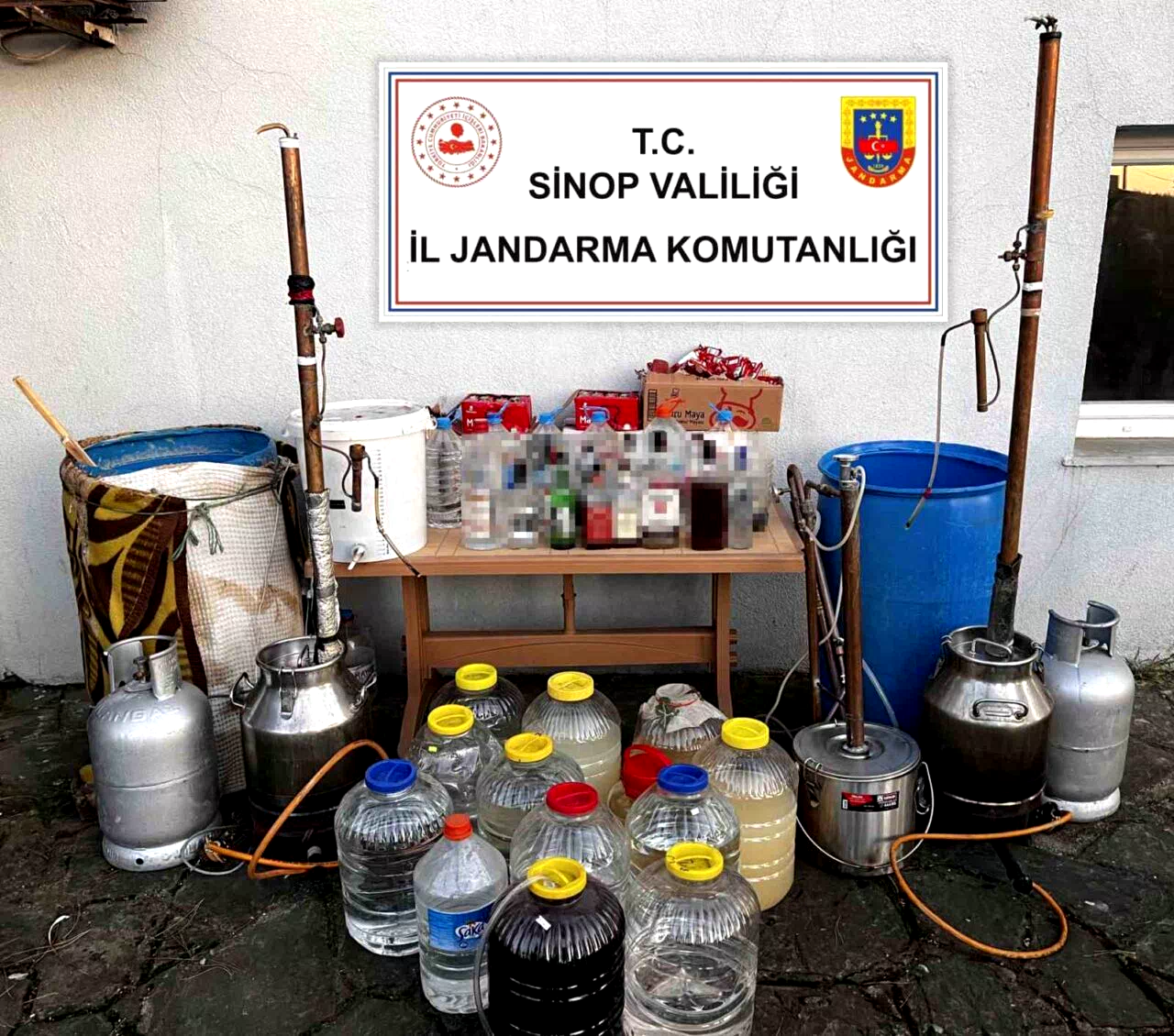 Sinop’ta kaçak alkol operasyonu: 3 gözaltı