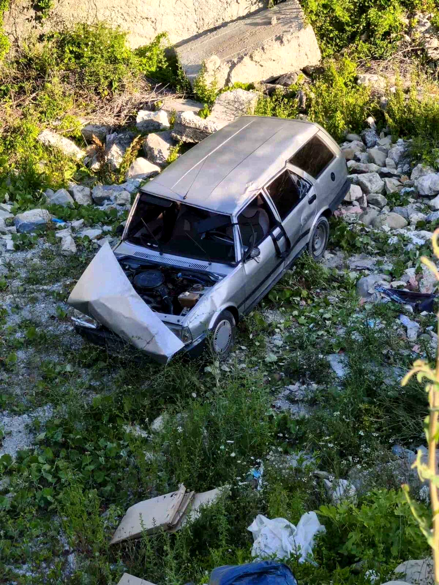 Sinop’ta otomobil şarampole uçtu: 2 yaralı