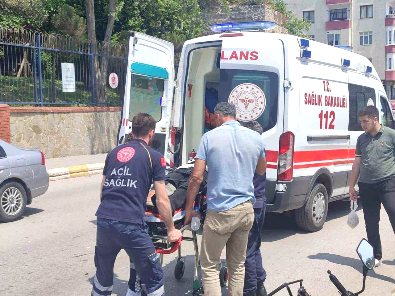 Sinop’ta otomobille çarpışan motosikletteki 2 kişi yaralandı