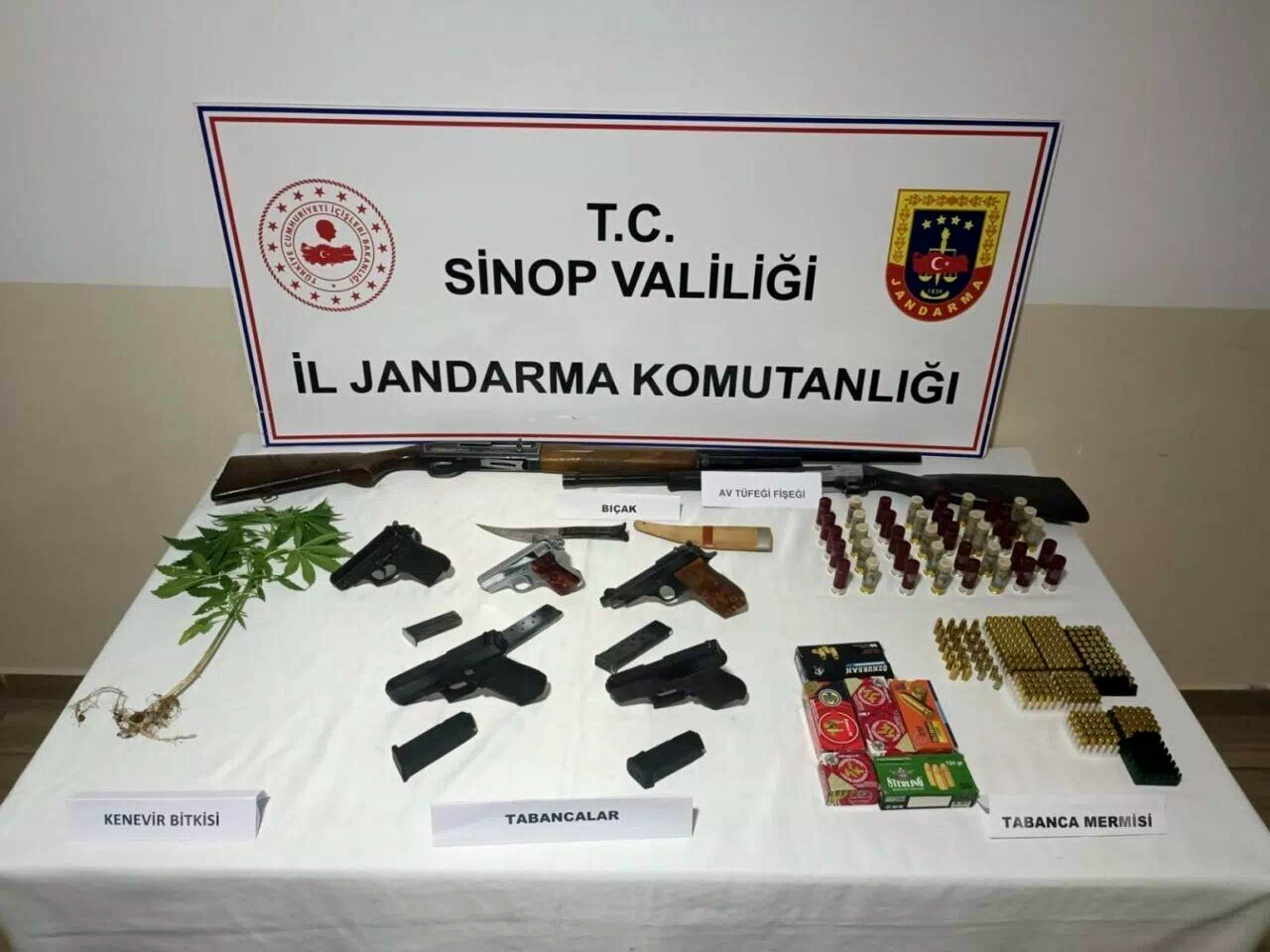 Sinop’ta silah ve uyuşturucu operasyonu: 3 gözaltı