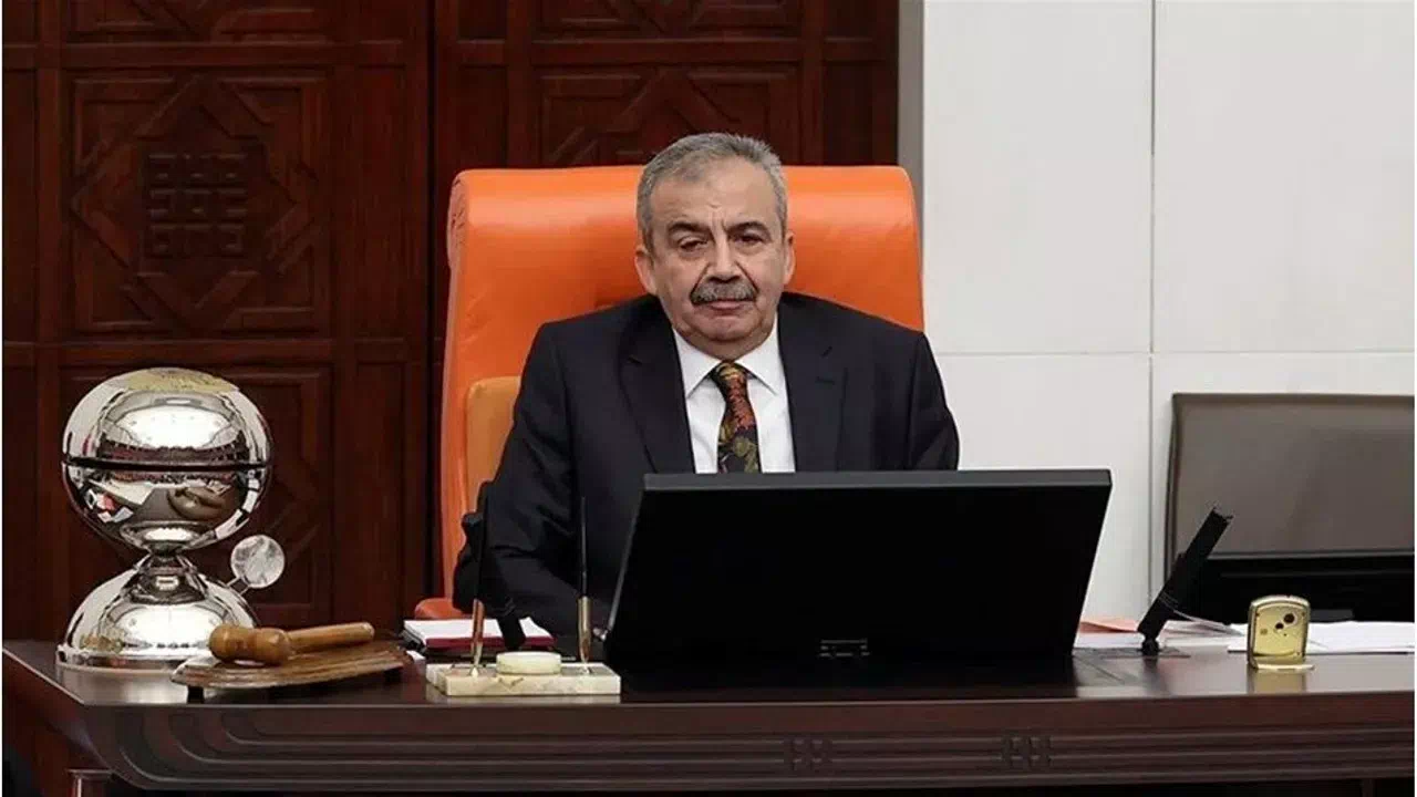 Sırrı Süreyya Önder kalp krizi geçirdi: Sağlık durumu ciddiyetini koruyor
