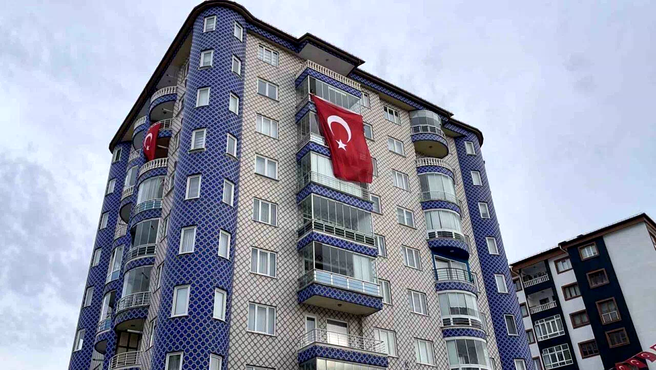Sivas’a şehit ateşi düştü, baba ocağına Türk bayrağı asıldı