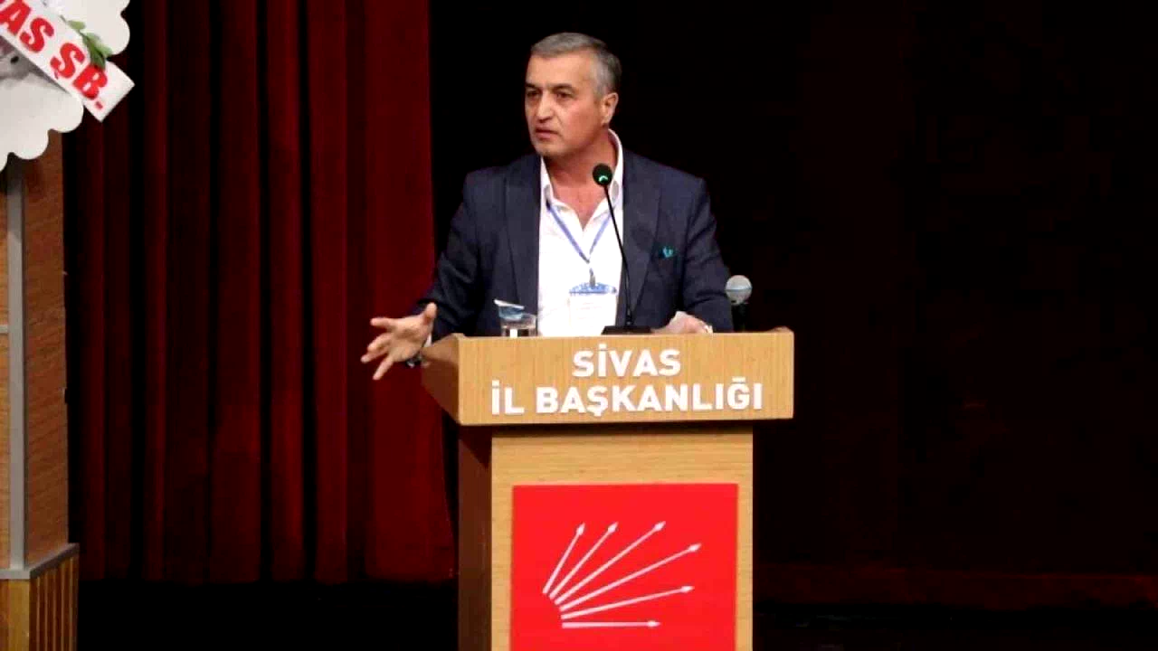 Sivas CHP İl Kongresi’nde “etek” krizi