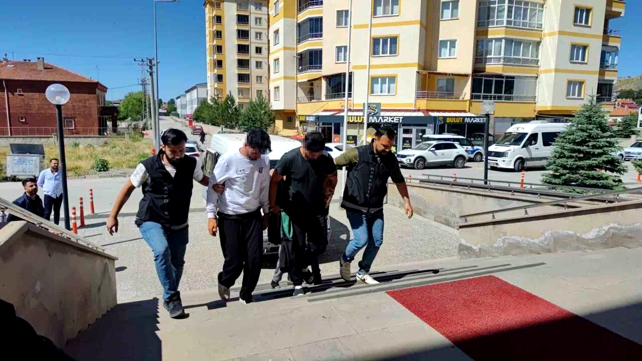 Sivas’ta 1 kilo 360 gram uyuşturucu ele geçirildi: 8 gözaltı