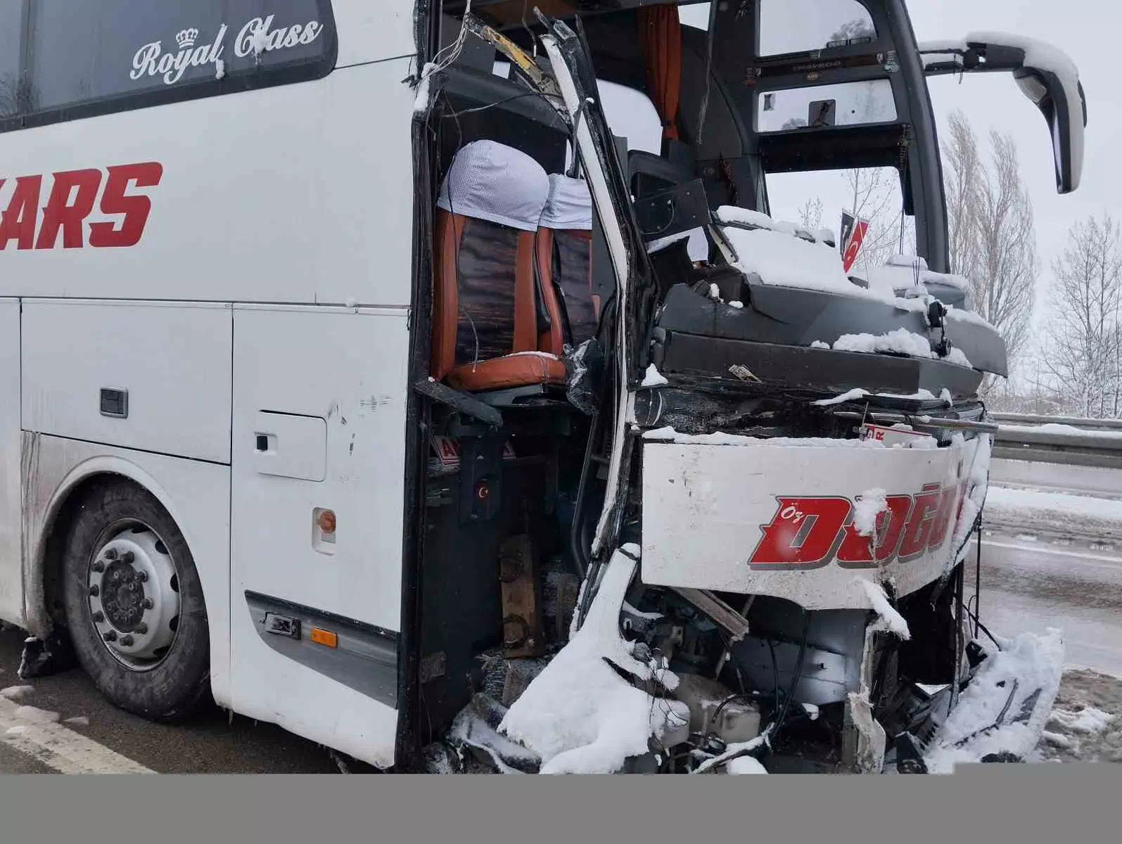 Sivas’ta 2 otobüs çarpıştı: 6 yaralı var!