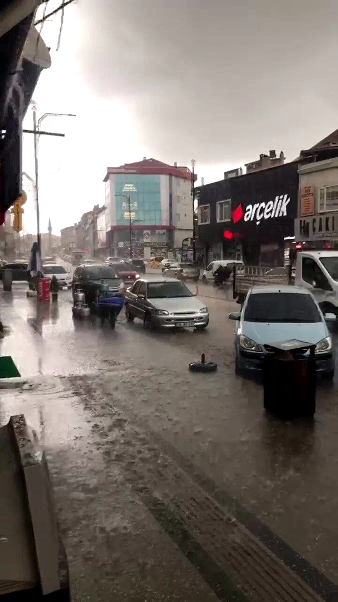 Sivas’ta dolu yağışı etkili oldu