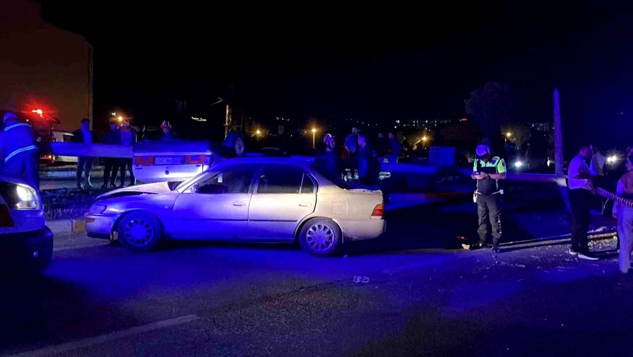 Sivas’ta iki otomobil çarpıştı: 2’si çocuk 5 yaralı