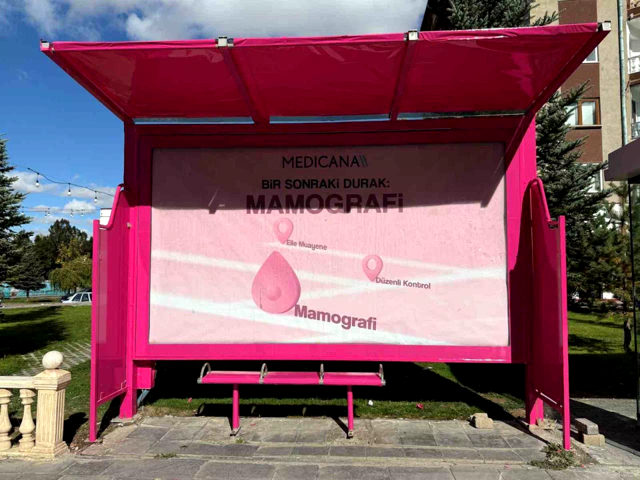 Sivas’ta pembe duraklarla meme kanserine farkındalık oluşturuluyor