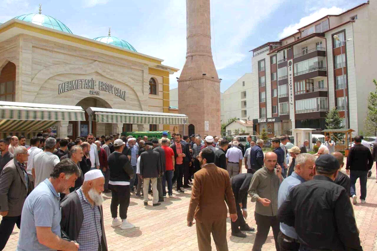 Sivas’ta rahatsızlanan ilkokul öğrencisi hayatını kaybetti