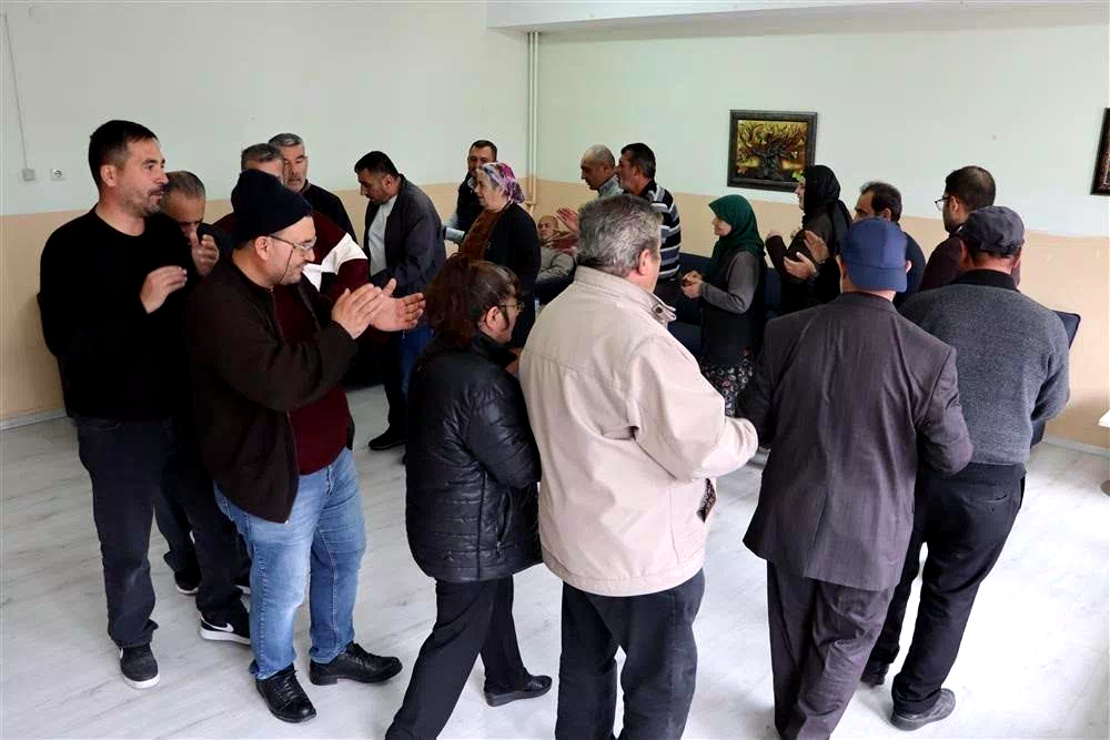 Sivas’ta Ruh Sağlığı Günü’nde halaylar çekildi