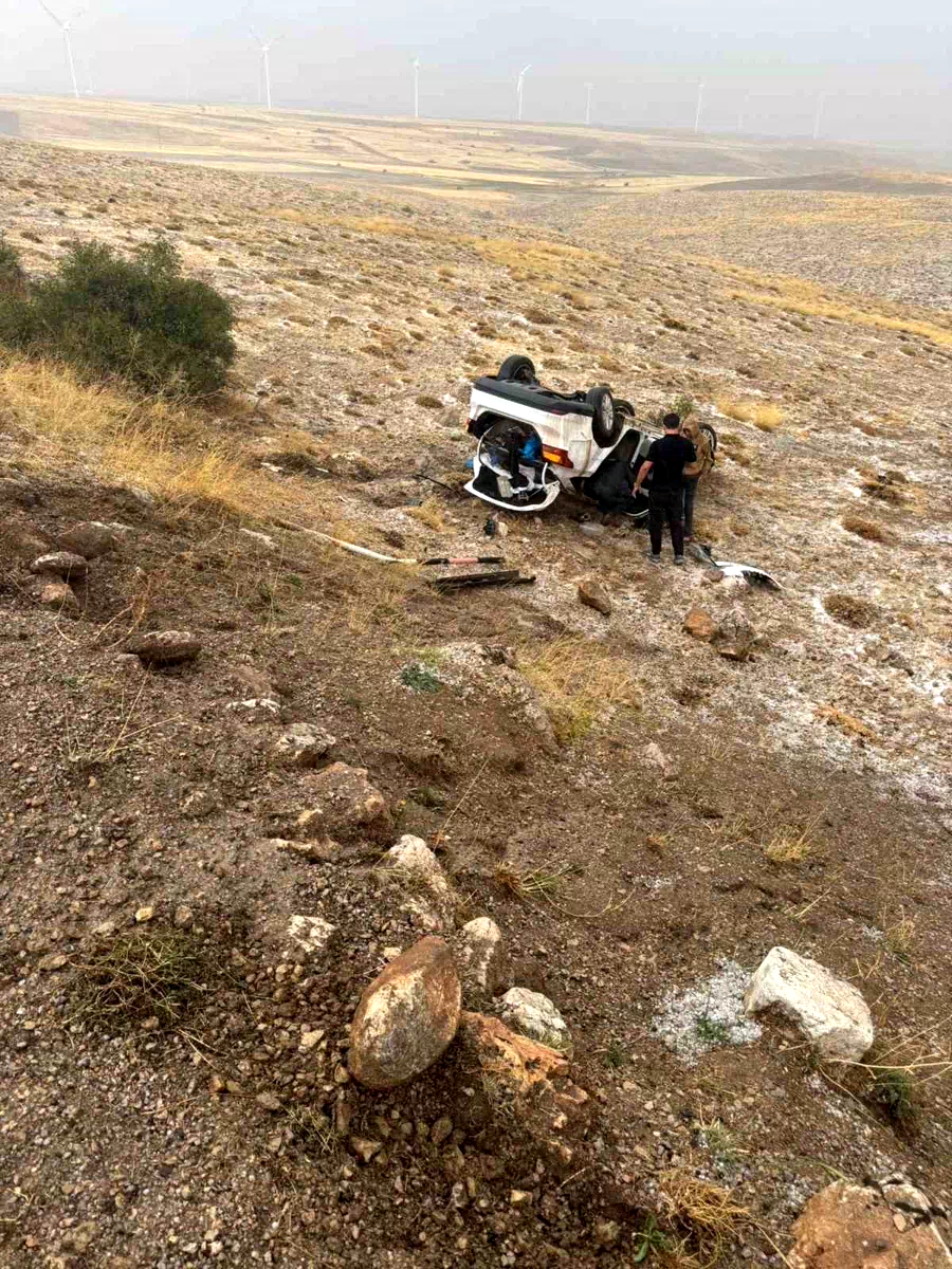 Sivas’ta takla atan otomobilde 2 kişi yaralandı