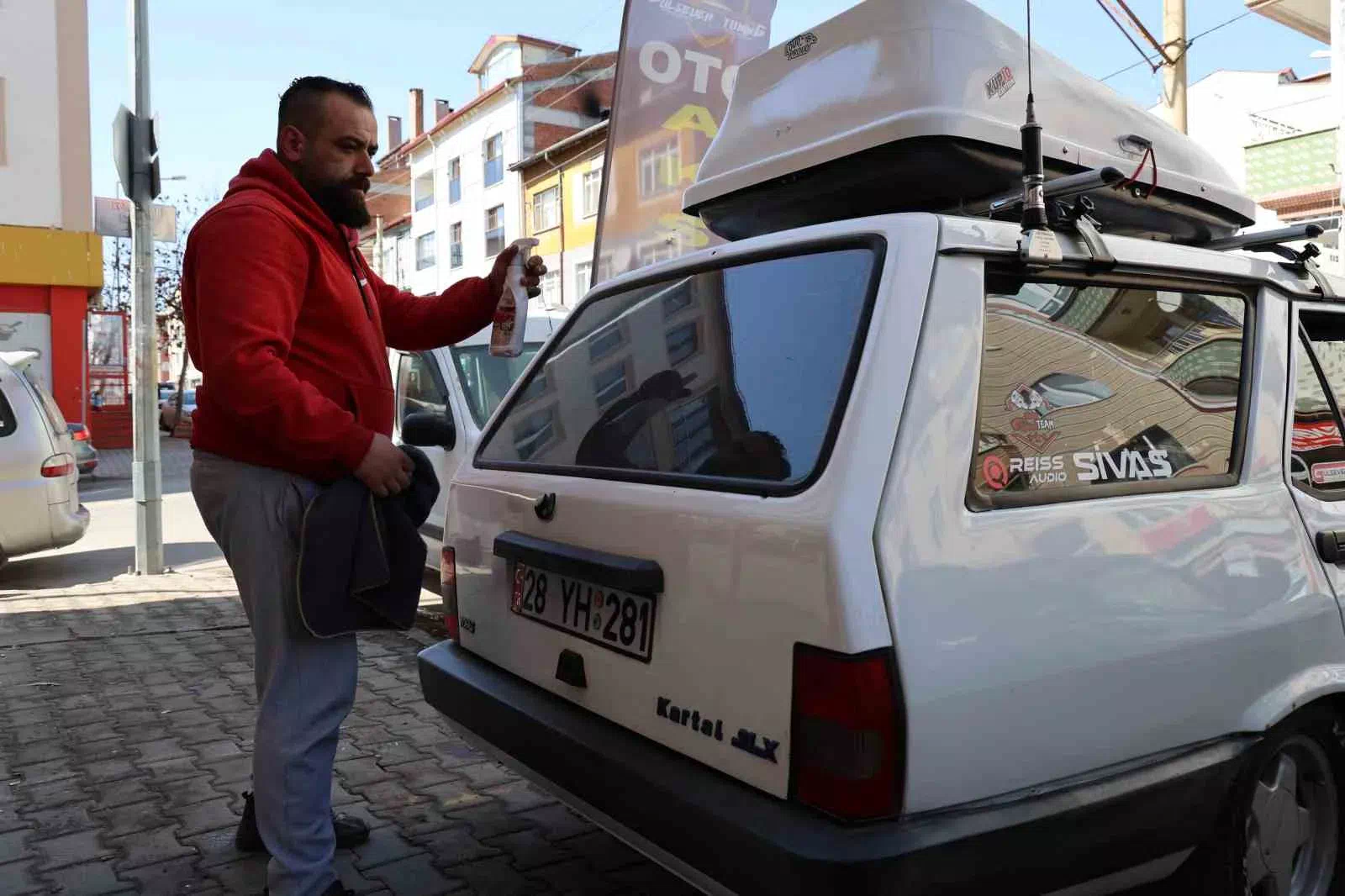 Sivas’ta Tofaş Marka Otomobilin Aksı Koptu, Sürücü Büyük Tehlike Atlattı