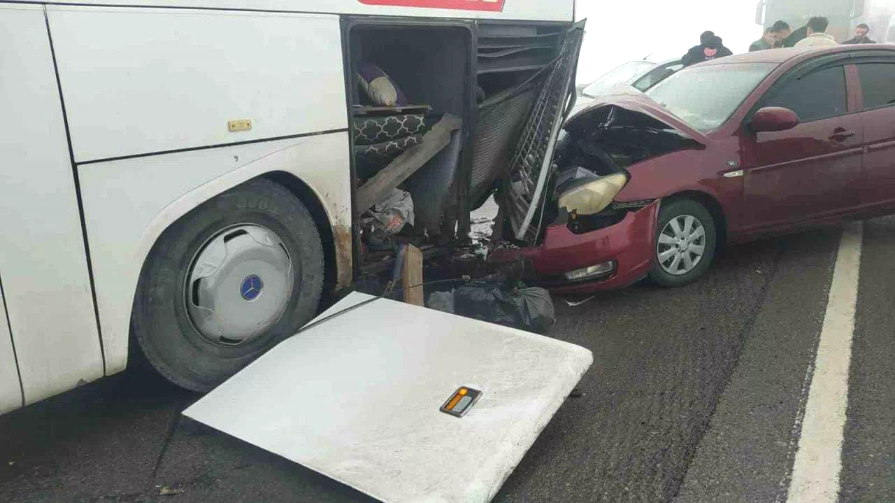 Sivas’ta yolcu otobüsü zincirleme trafik kazasına karıştı