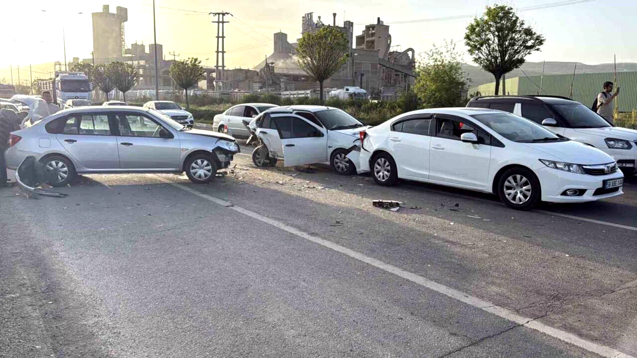 Sivas’ta zincirleme trafik kazası: 4 yaralı