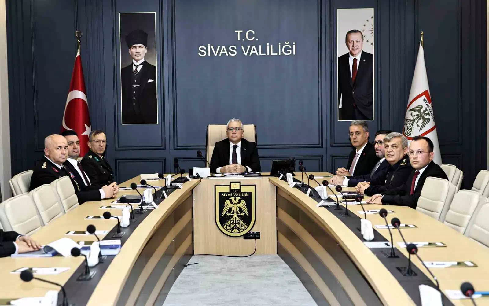 Sivas Valiliği, “Emin Şehir Sivas” Asayiş ve Güvenlik Bilgilendirme Toplantısı düzenledi
