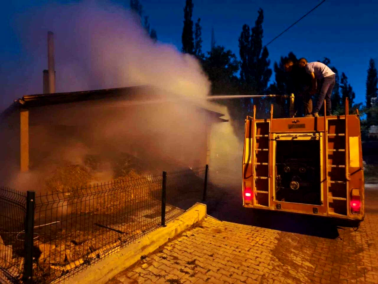 Sızır Belediyesi yufka üretim tesisinde yangın çıktı