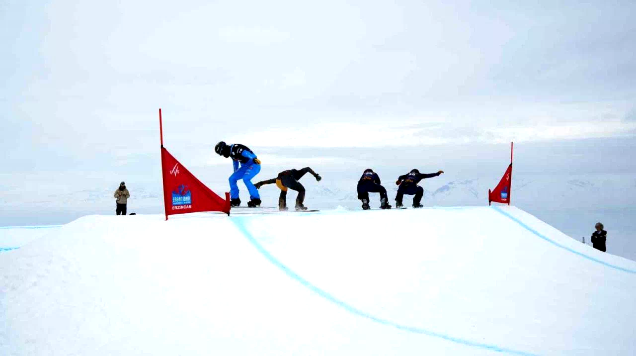 Snowboard’un yıldızları Ergan Dağı’nda buluştu