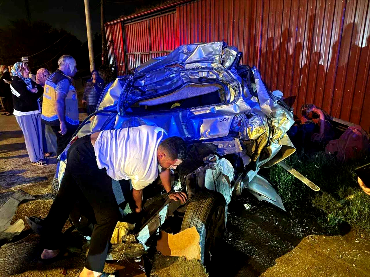 Şoför mahalli dışında hiçbir şey kalmadı: Yaralı sürücü yürüyerek ambulansa gitti