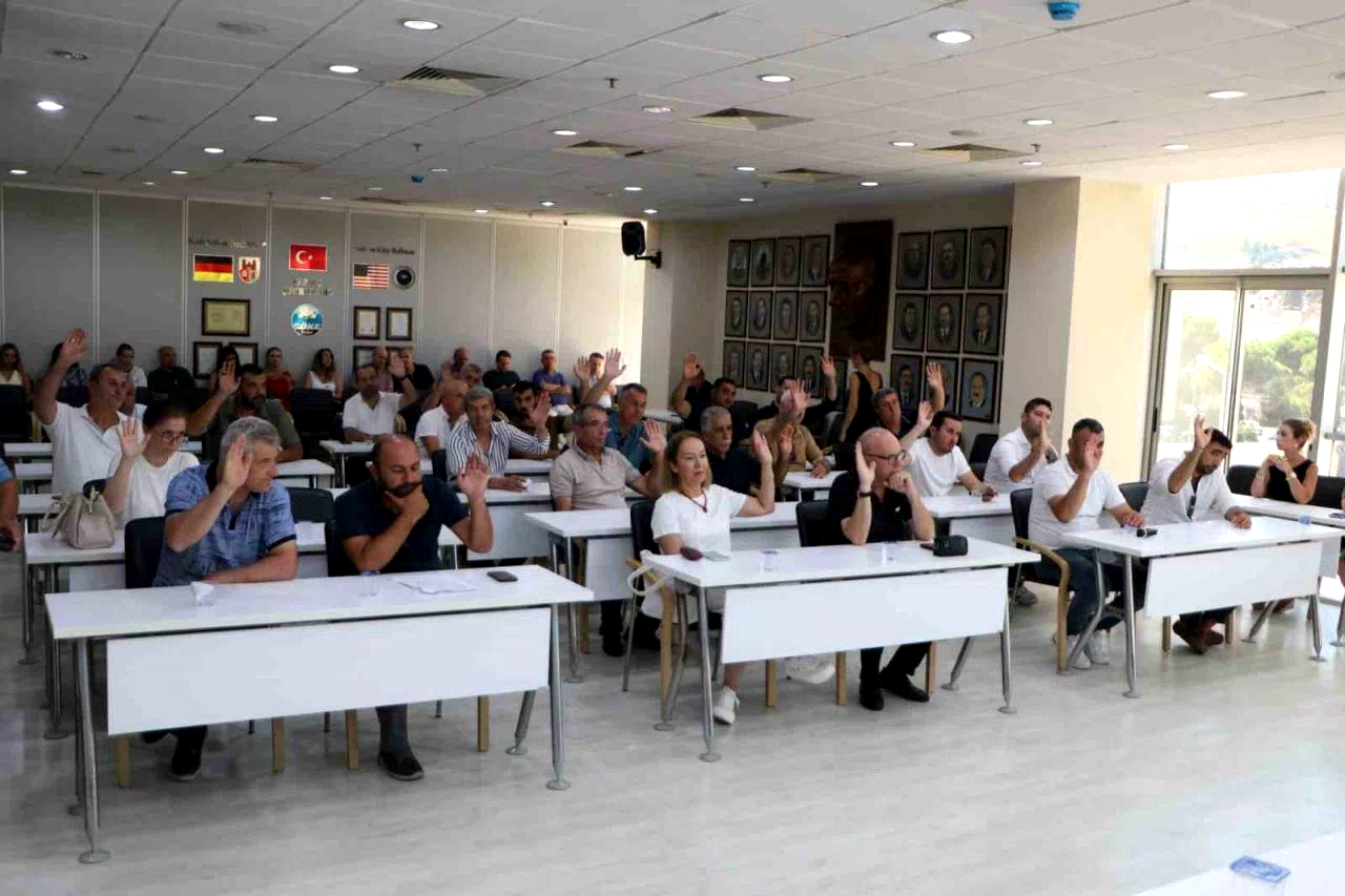 Söke Belediye Meclisi’nde CHP’den 5 kişi istifa etti