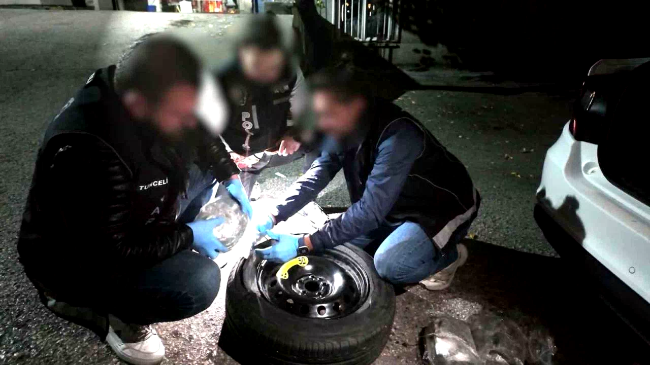 Stepneye zulalanmış uyuşturucu ele geçirdi: 2 gözaltı