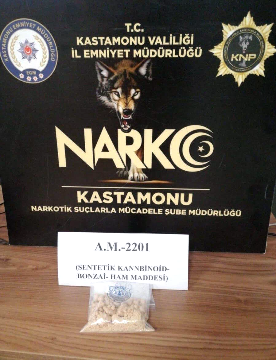 Şüphe üzerine durdurulan araçta uyuştucu ele geçirildi: 2 tutuklama