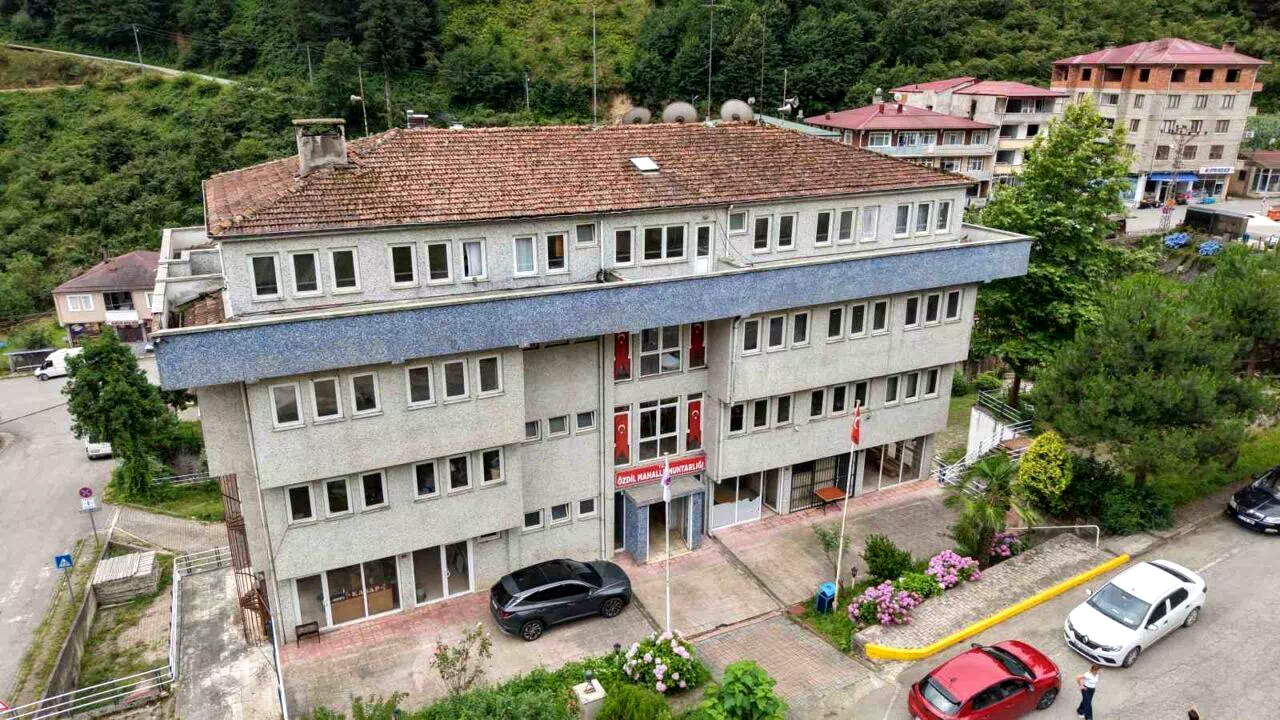 Tabelası büyük, muhtarlığı küçük
