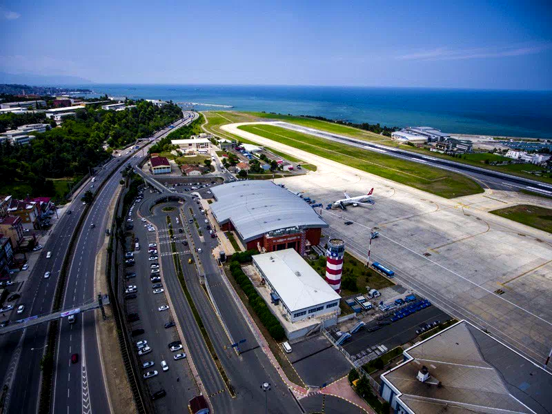 Tamamlandığında Türkiye’de 3. dünyada ise deniz dolgusu üzerine inşa edilen 6. havalimanı olacak