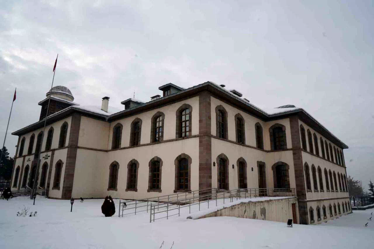 Tarihi Erzurum Kongre Binası için tehlike zilleri çalıyor