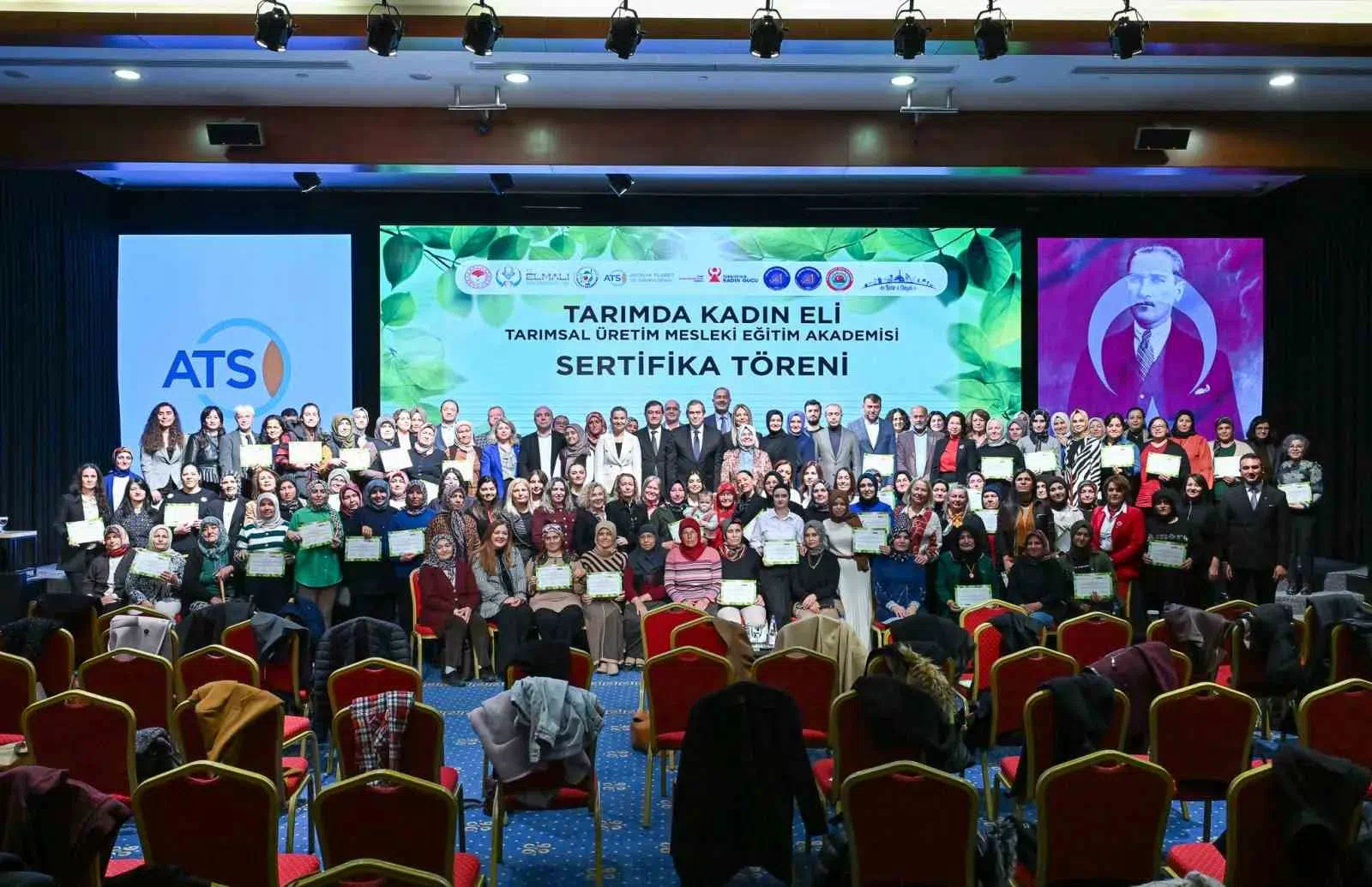 “Tarımda Kadın Eğitimiyle Güçlenen 100 Çiftçiye Sertifikaları Takdim Edildi”