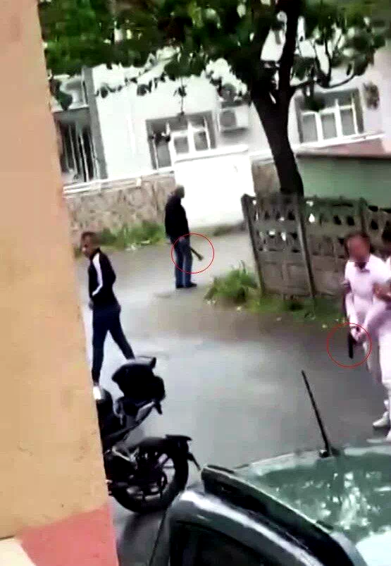 Tartıştığı emekli polisin kapısına balyoz ile dayanınca olanlar oldu