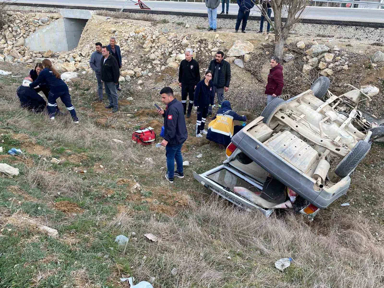 Taşköprü’de Otomobilin Şarampole Yuvarlanması Sonucu 2 Yaralı
