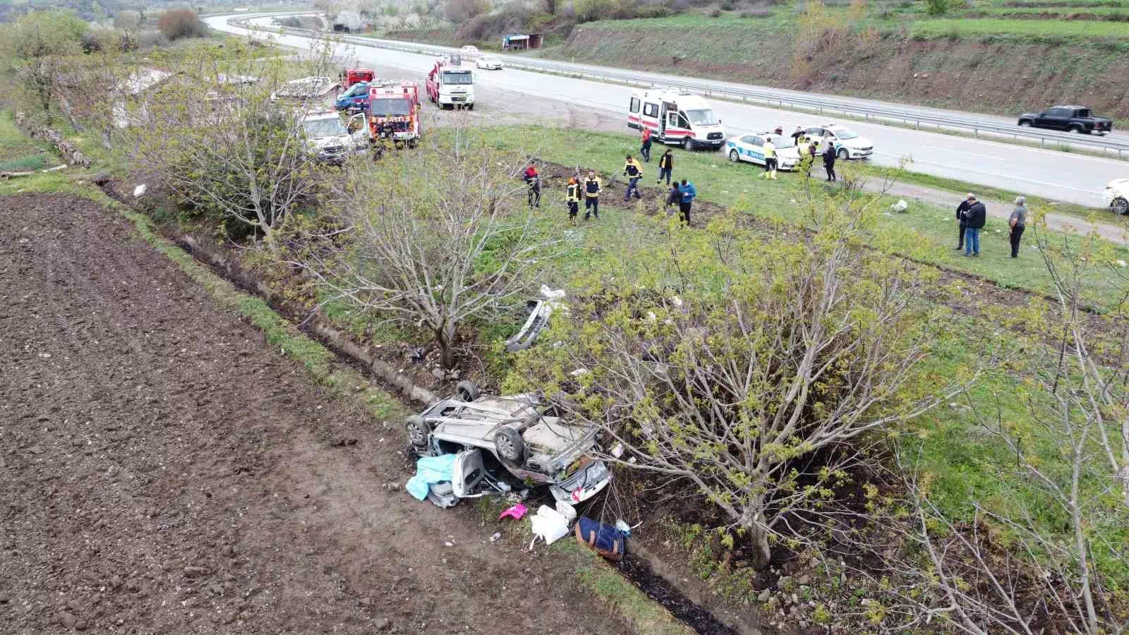Taşova’da Otomobil Kazası: 1 Ölü, 2 Ağır Yaralı