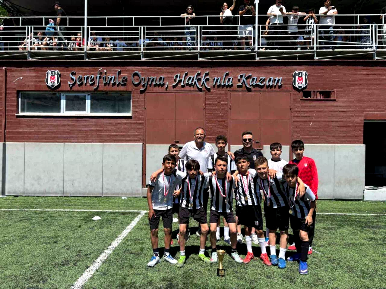 Tatvan Beşiktaş Futbol Okulu Türkiye ikincisi oldu