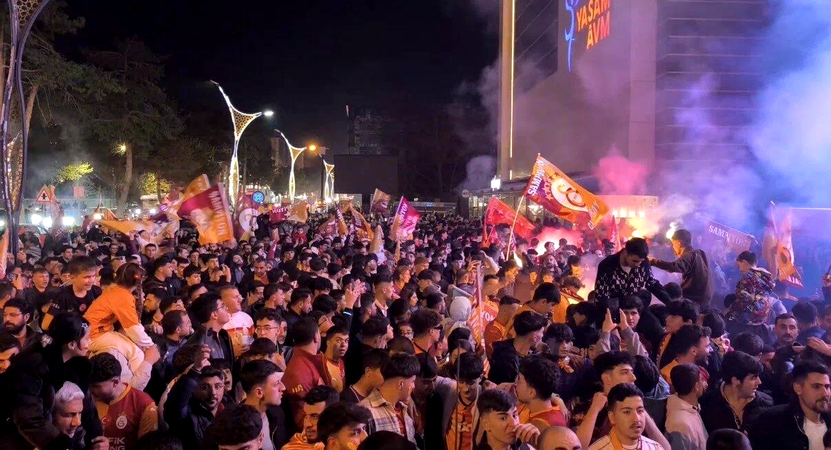 Tatvan’da Galatasaray’ın şampiyonluğu coşkuyla kutlandı