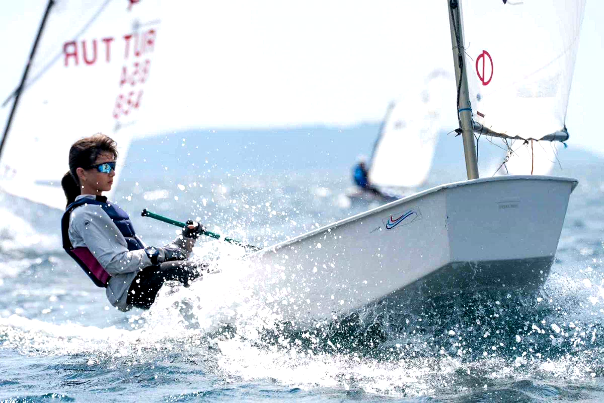 TAYK-Eker Olympos Regatta’da genç yelkenciler Marmara’da rüzgârla yarıştı